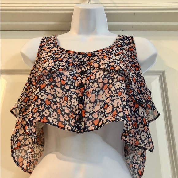 BCBGeneration Flirty Floral Crop Top - Picture 2 of 4